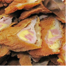 Sajttal-sonkával töltött sertéskaraj 